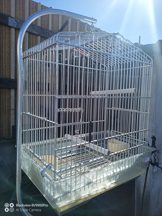 Gaiola em alumínio muito leve e não ganha ferrugem