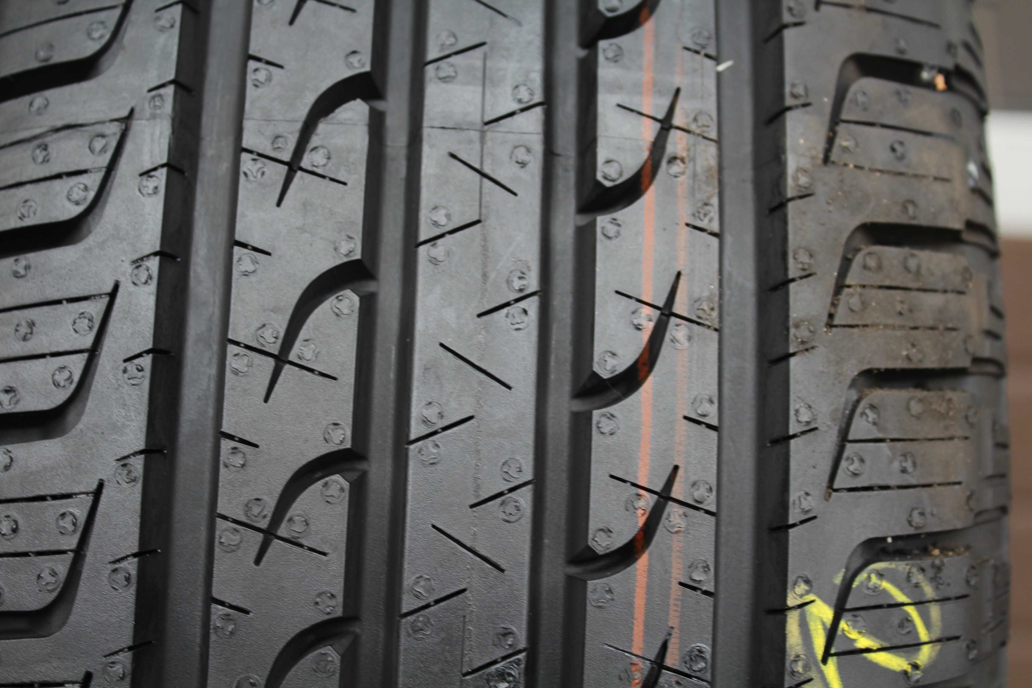 215 70 R16 Goodyear Efficentgrip SUV 4X4