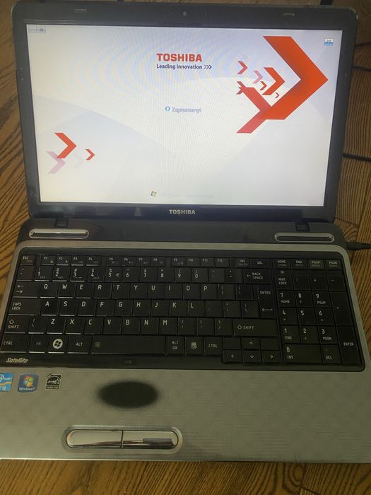 Laptop Toshiba Satellite L755-1J5 procesor i3-2350M 6GB 640 DVD-RW