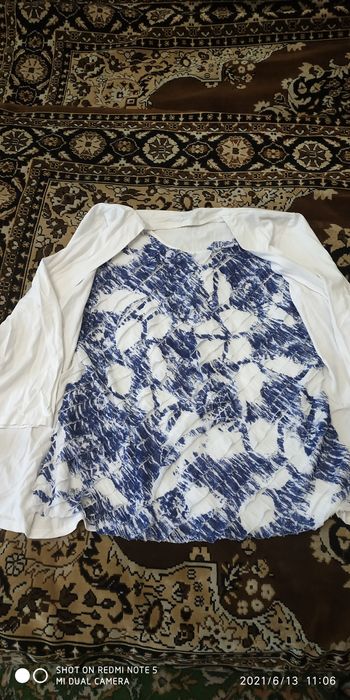 Продам  праздничную бело-голубую кофточку