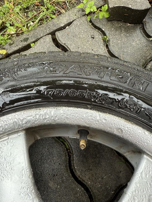 Alufelgi Mercedes A170, 15 cali z oponami letnimi brigstone