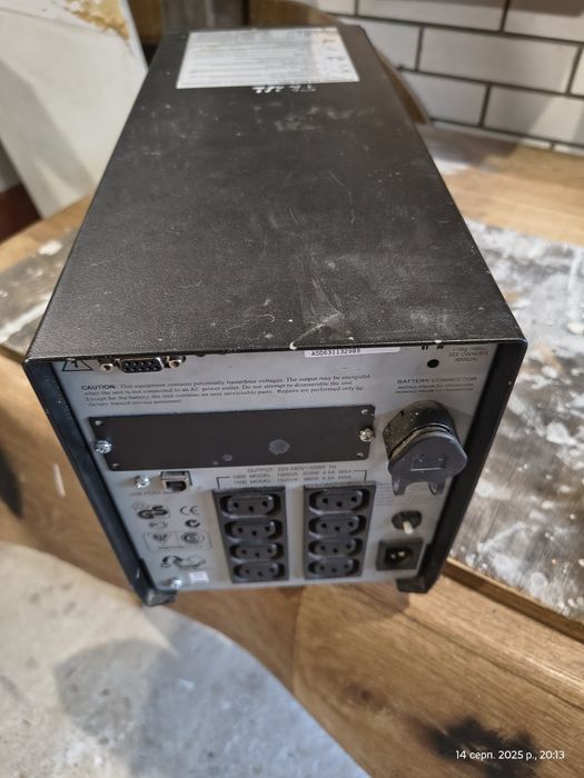 Безперебійник APC smart UPS 1000