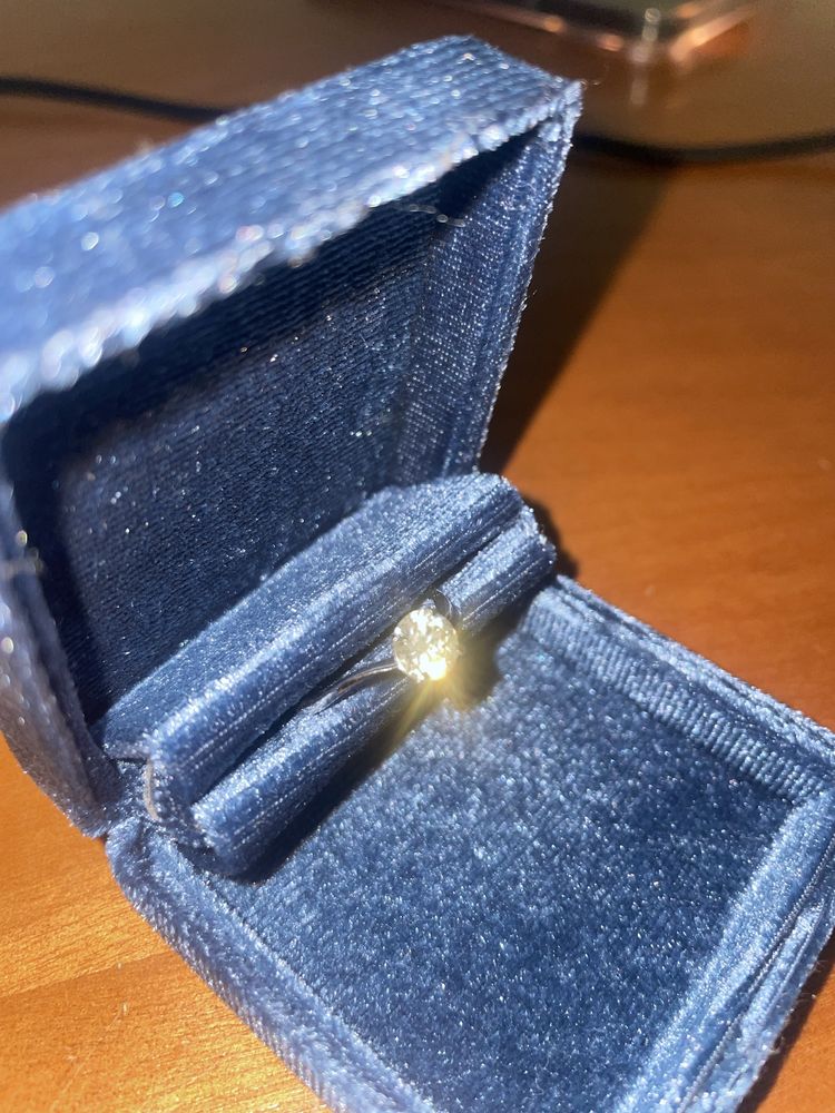 Anel de noivado em ouro branco com diamante natural certificado