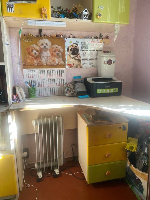 Продам дитячу стінку, мебель, зі столом і тумбою