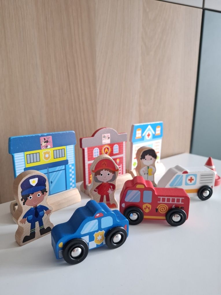 Drewniana straż pożarna policja karetka montessori samochód