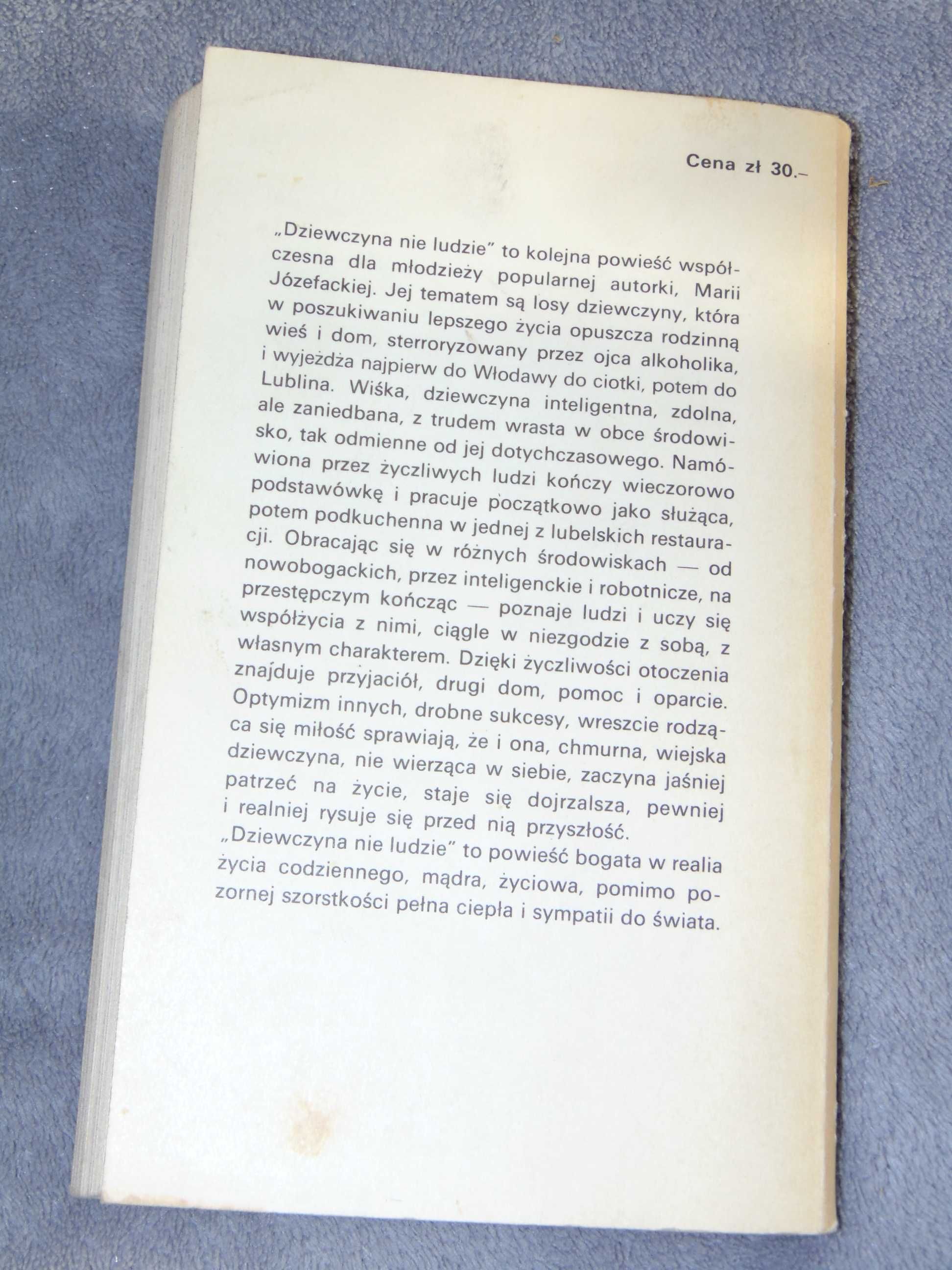 Dziewczyna nie ludzie - Maria Józefacka
