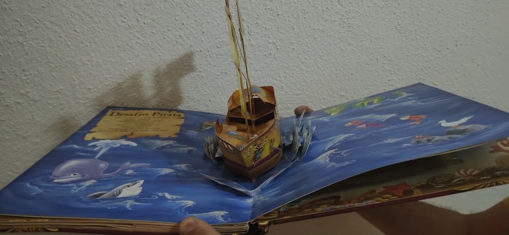 Livro aventuras de piratas