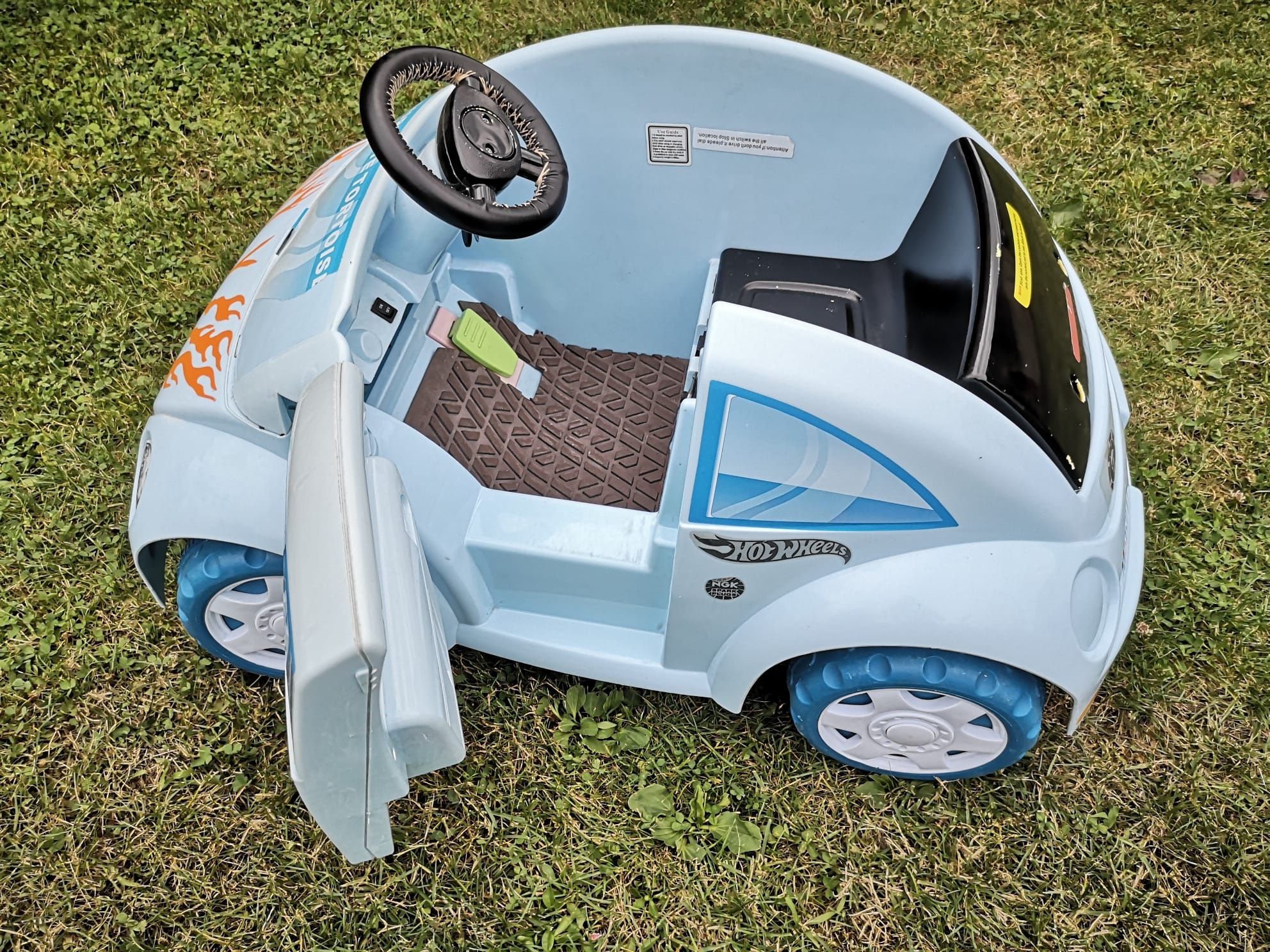 Samochodzik  na akumulator Fisher Price Power Wheels VW New Breatle