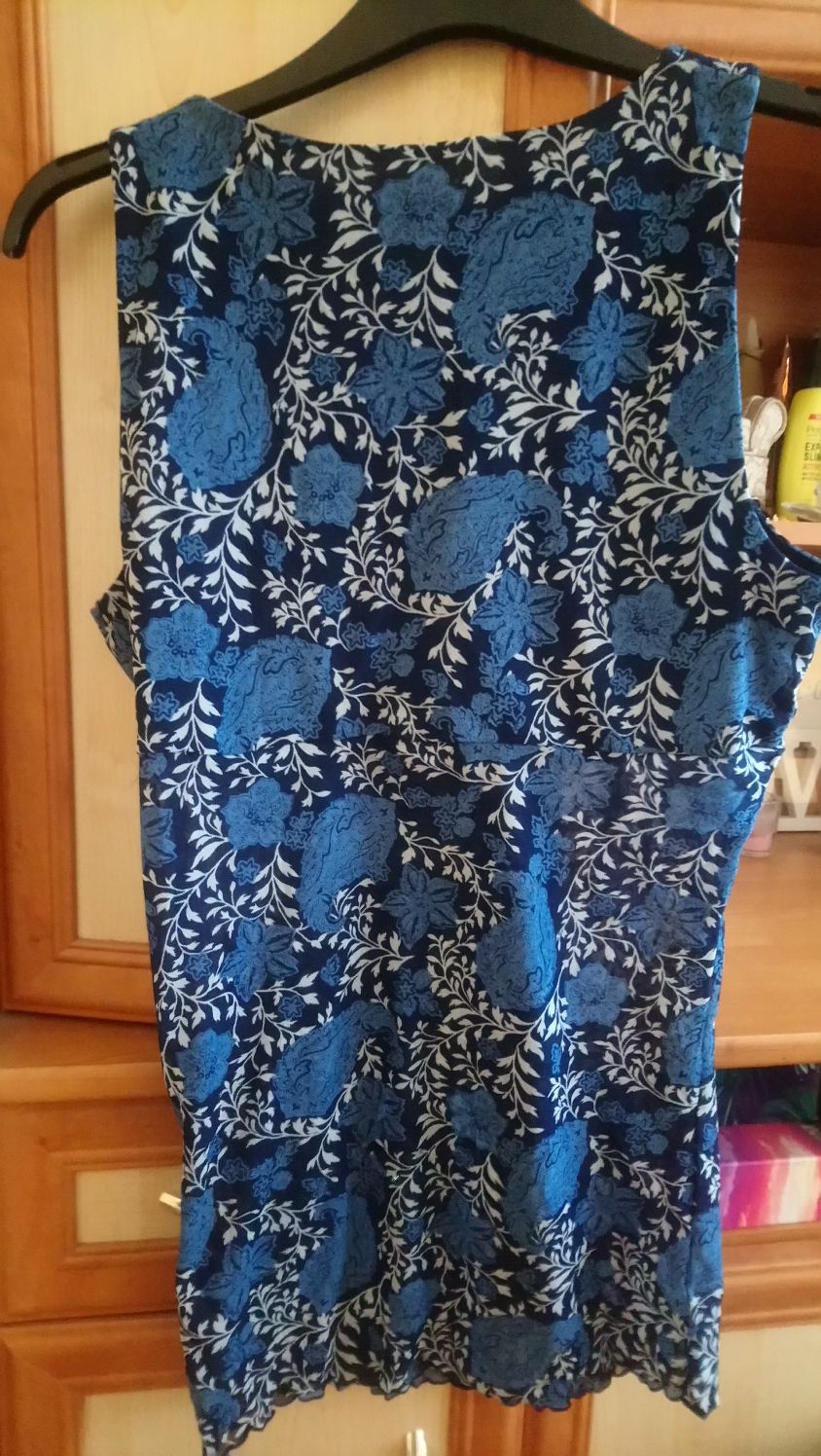 Niebiesko granatowa bluzka we wzorki L/XL