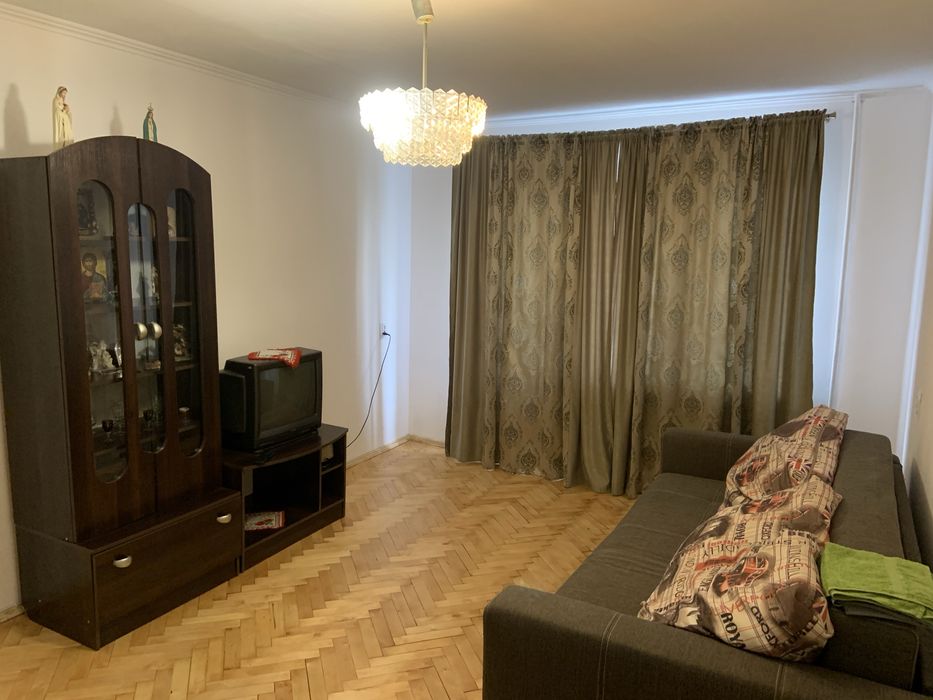 Подобово трикімнатна квартира, Документи,