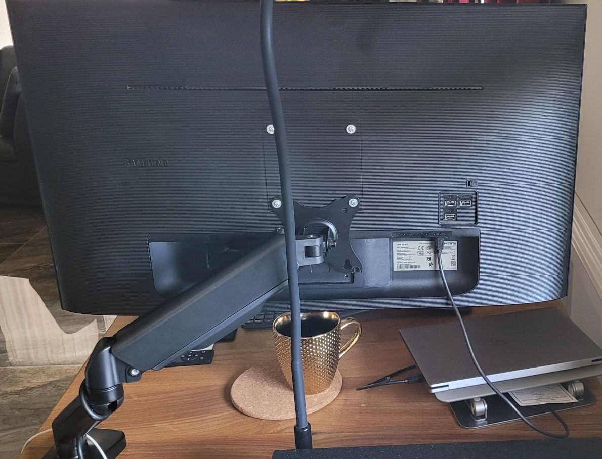 Monitor SAMSUNG S32BM700UP z uchwytem