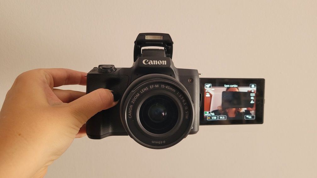 Câmara Canon M50