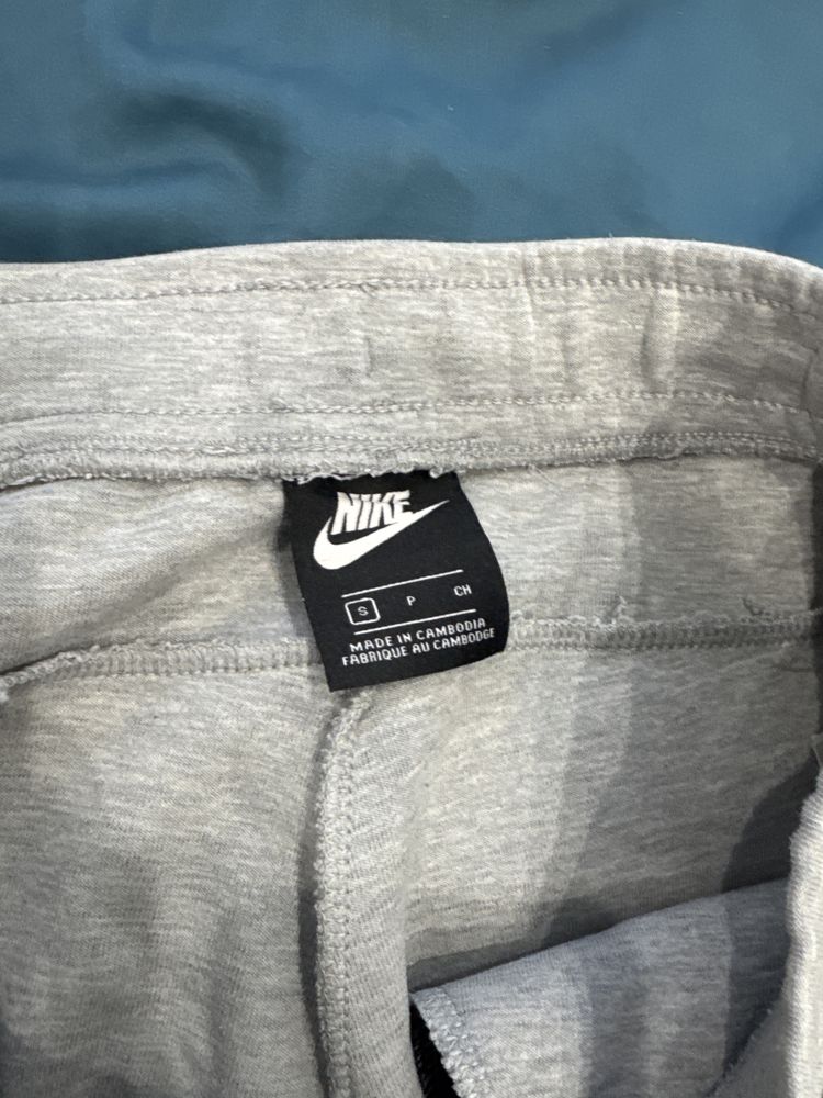 Nike Tech Fleece сірий