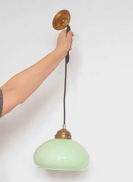 Lampa wisząca nad stół z mosiężnymi elementami