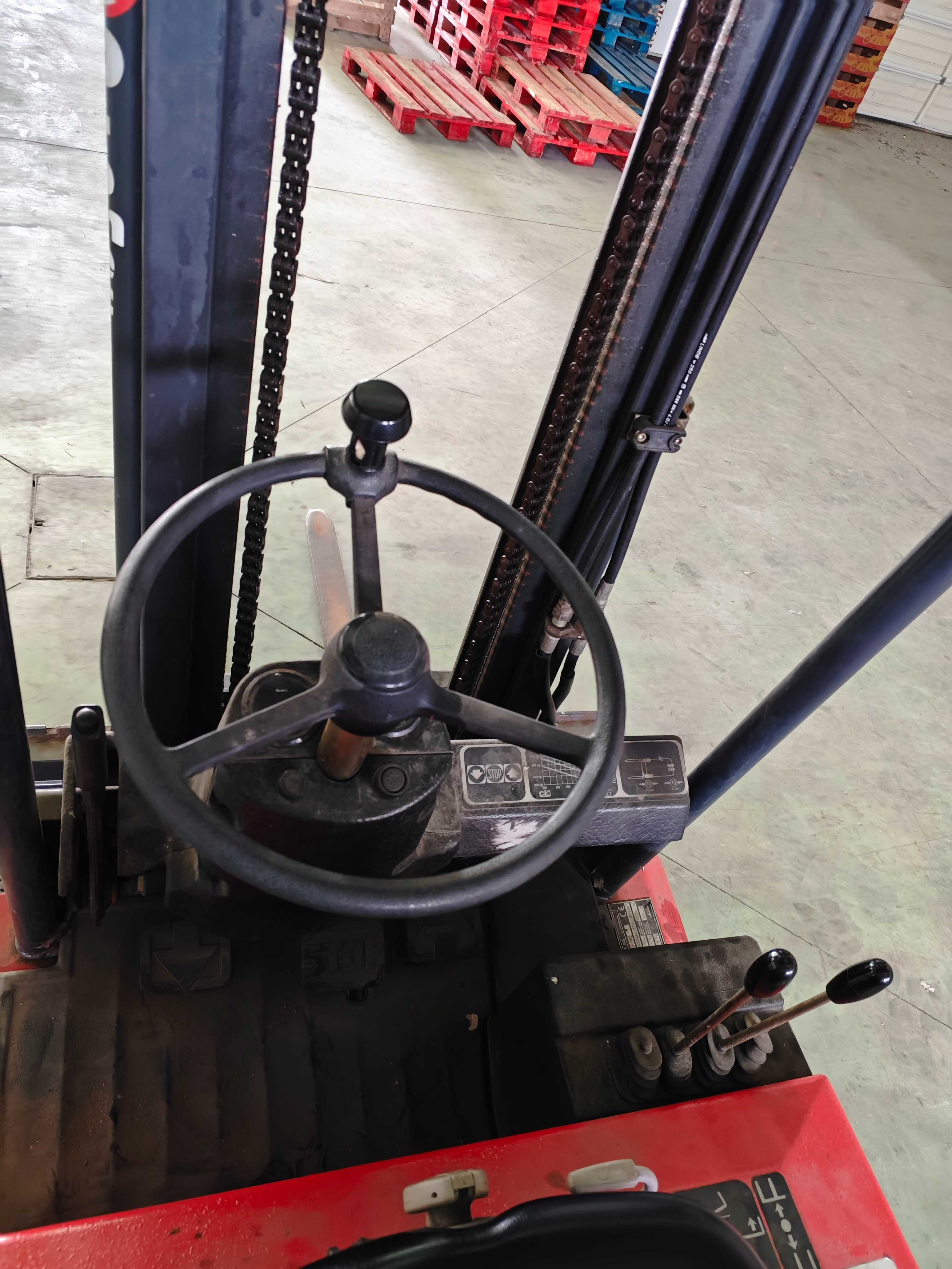 Empilhador Linde e12 usado com 477h de trabalho
