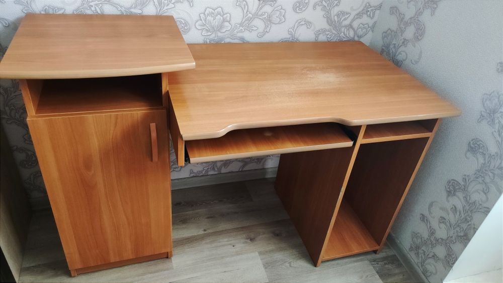 Стол компьютерный, письменный.