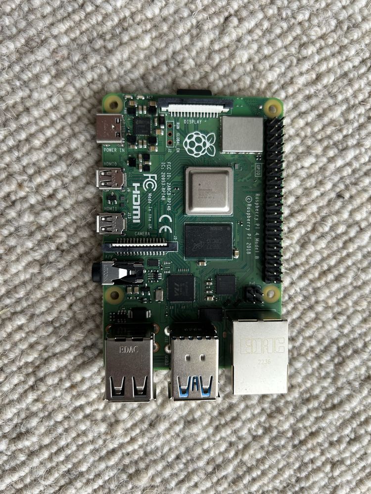 Raspberry Pi 4 Modelo B 4GB novo com carregador e garantia