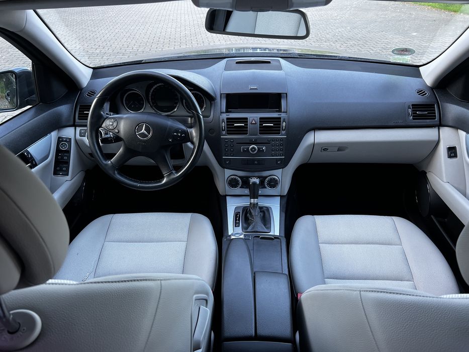Mercedes-Benz C200 1.8 CGI 184KM Avantgarde 2010 Jasne wnetrze