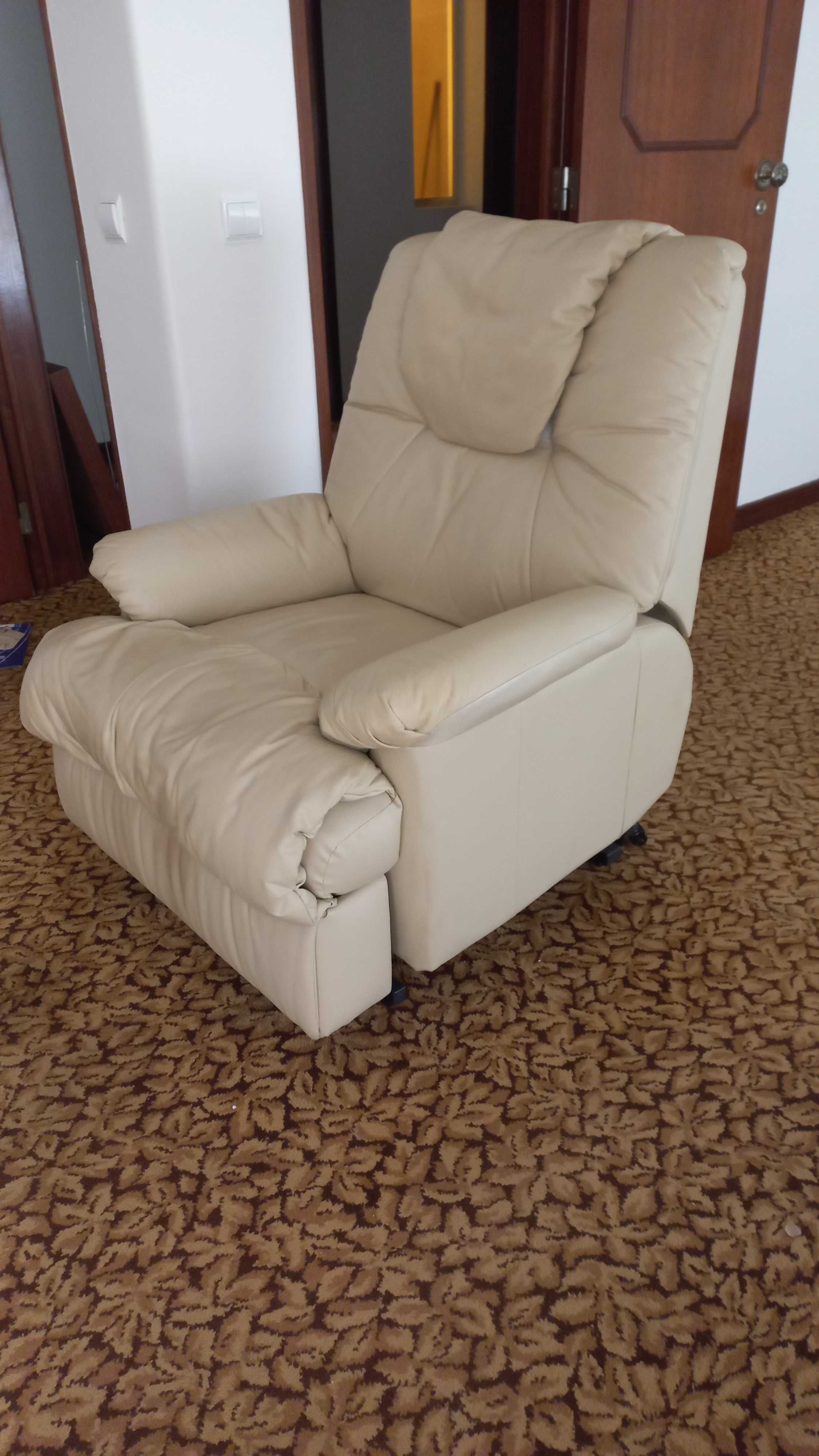 Poltrona Reclinável e Elevatória