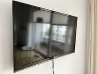 Telewizor LG 42LS570S + uchwyt do sciany