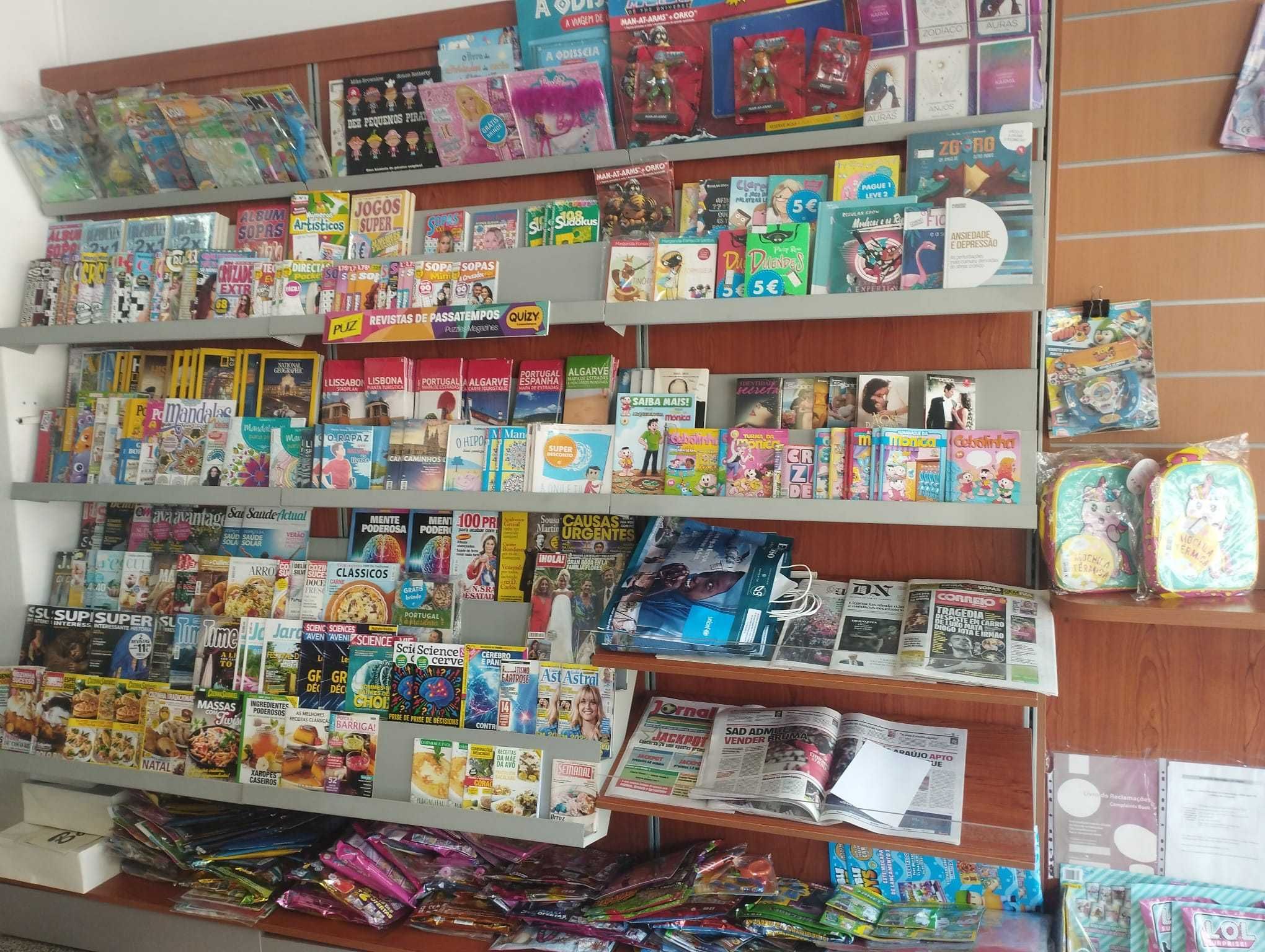 Material Papelaria e moveis
