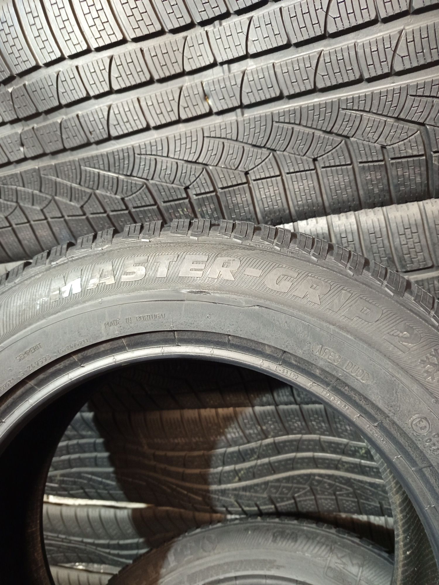215/65R17 Semperit Master-grip2
