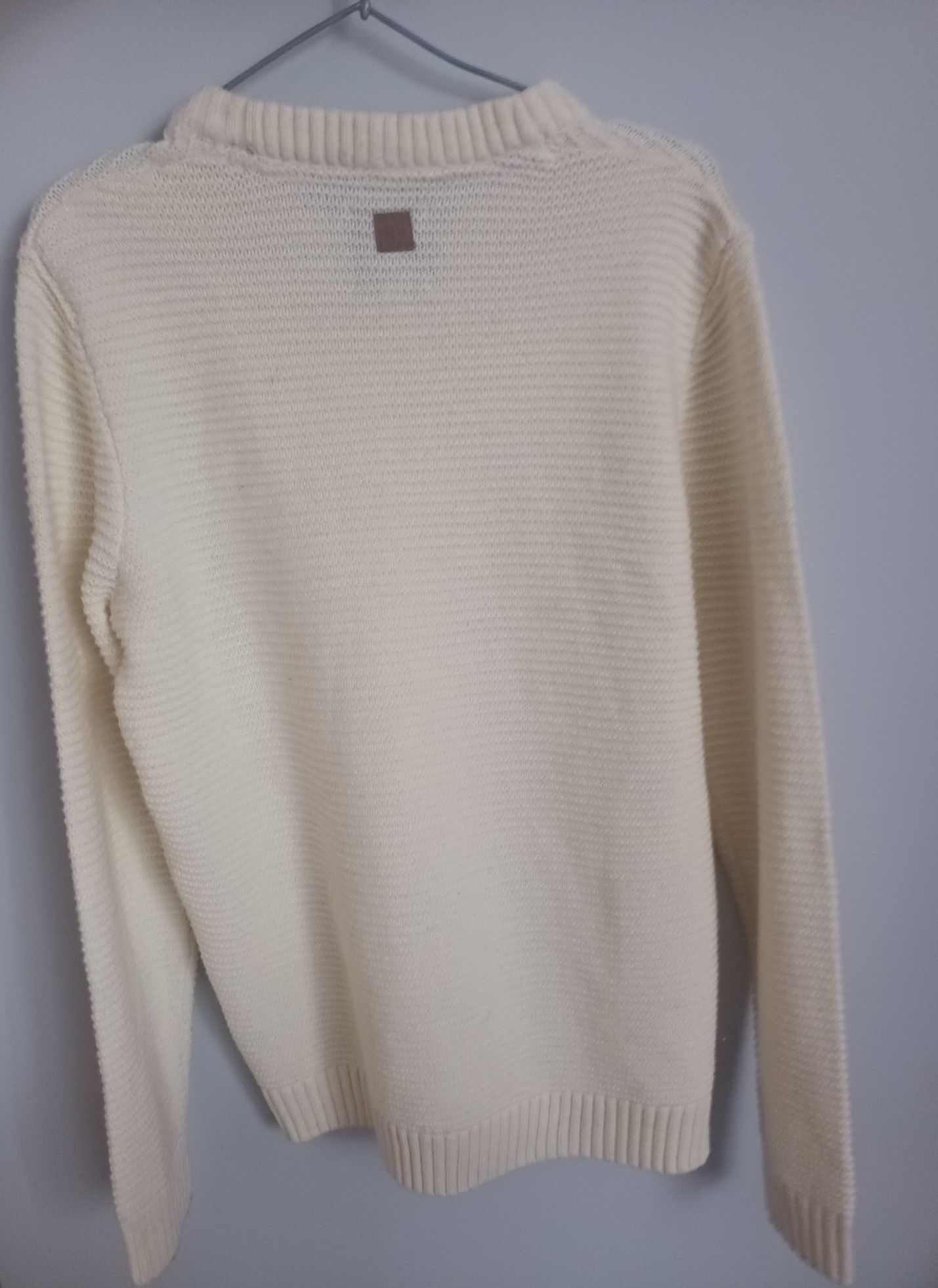Sweterek z dodatkiem wełny