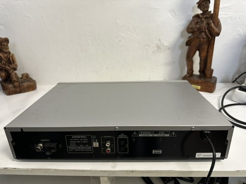 Tuner stereo Onkyo T-4211, Made in Malaysia.