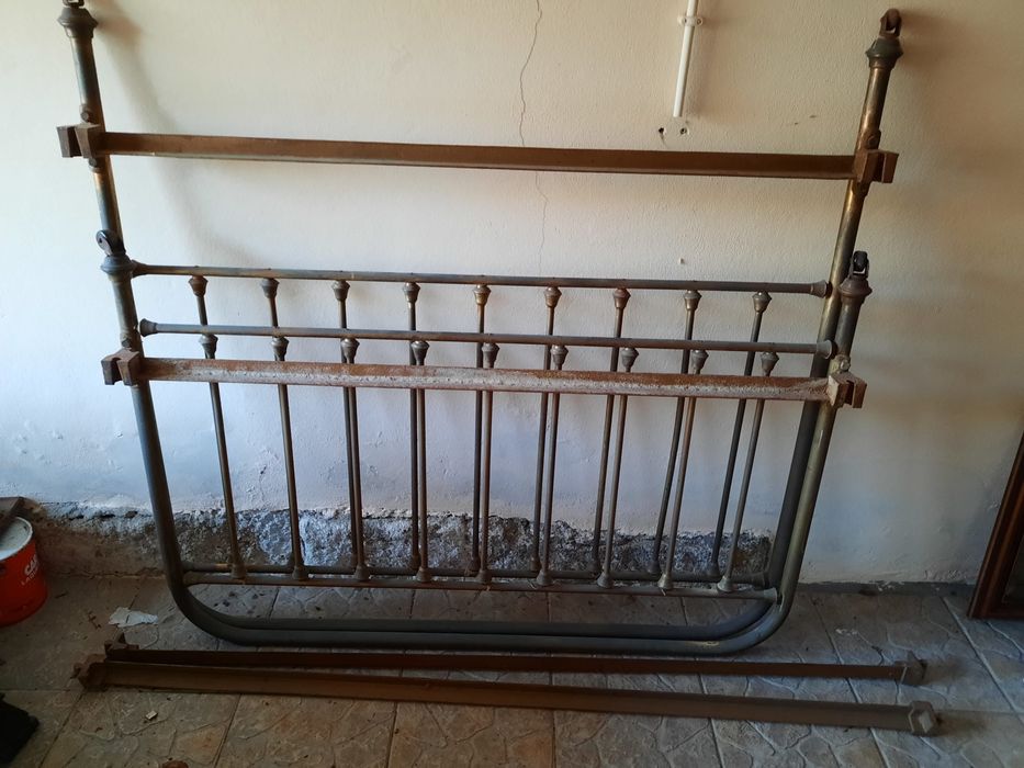 Mesa Vintage em latão