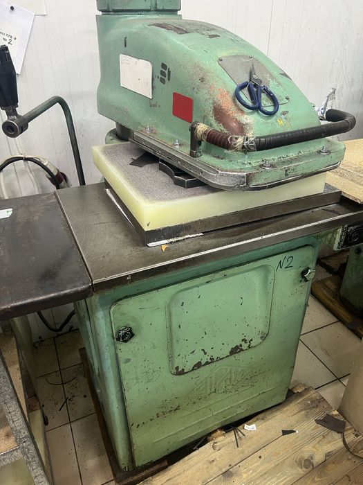 Розкрій, вирубка, висічка, матеріалів на гідравлічному пресі