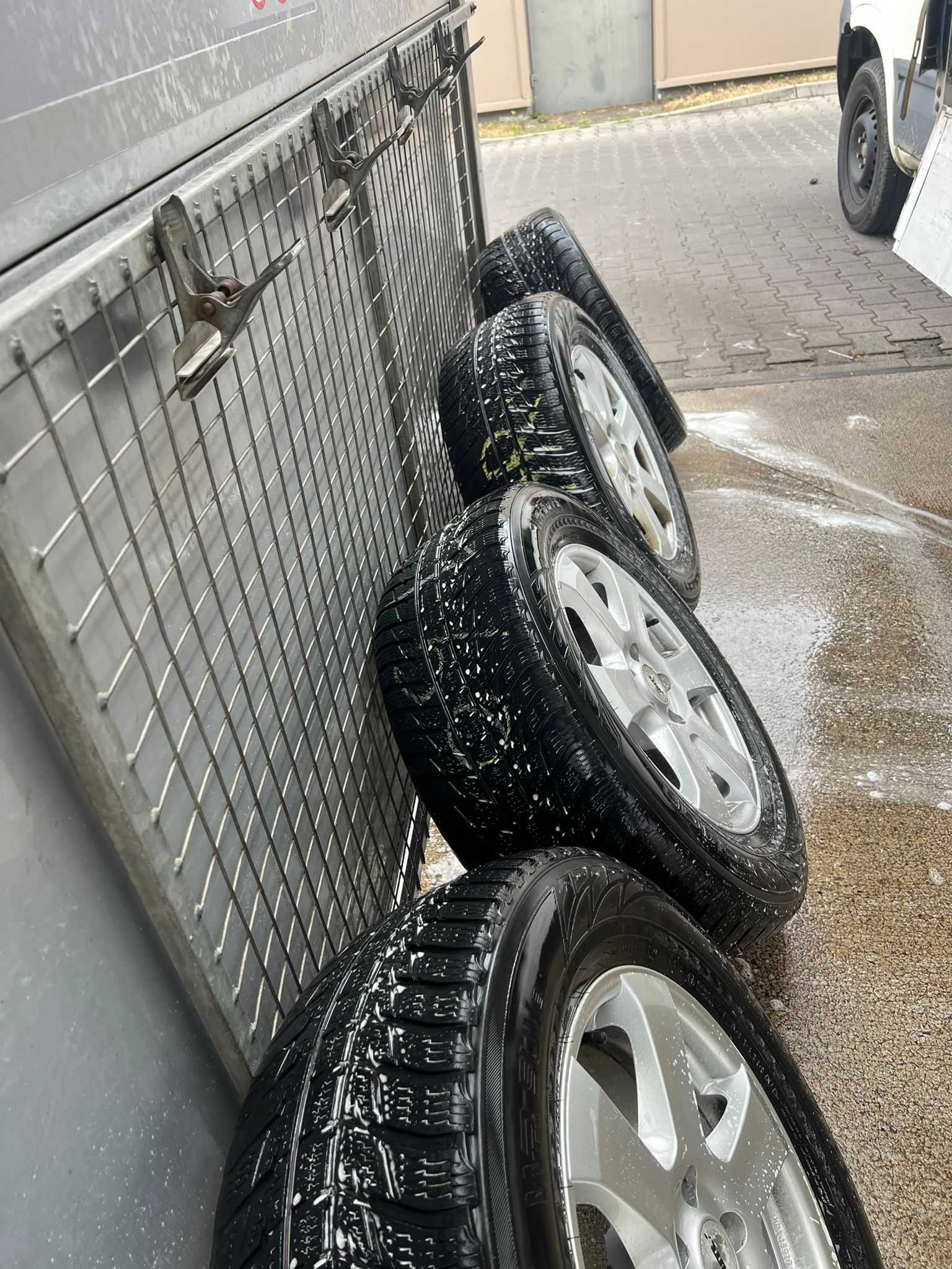 Felgi z oponami komplet 17 cali Suv