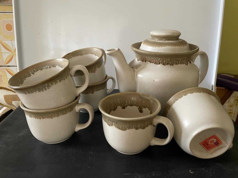 Porcelit filiżanki oraz dzbanek komplet