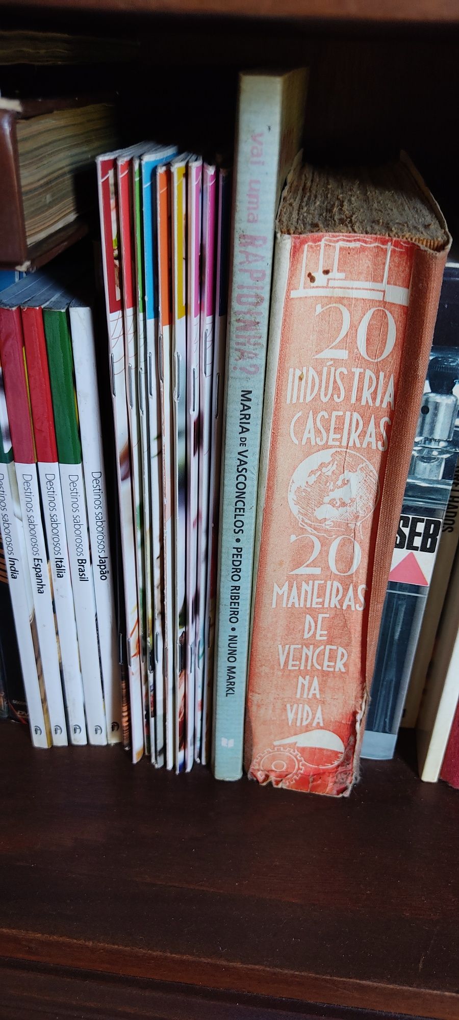 Livros de várias modalidades