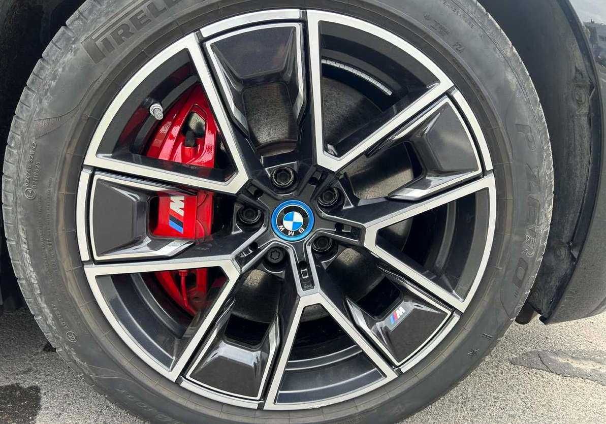 BMW i4 електричне авто м-пакет
