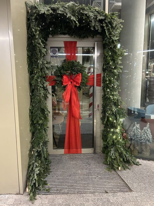 Dekoracje świąteczne z naturalnej choinki girlandy wstęga na drzwi