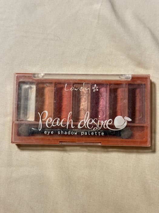 Paletka z cieniami lovely