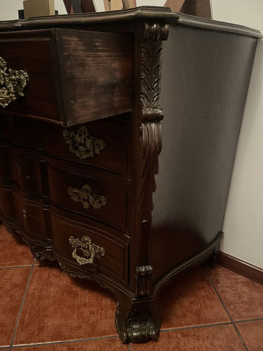 Comoda em madeira maciça