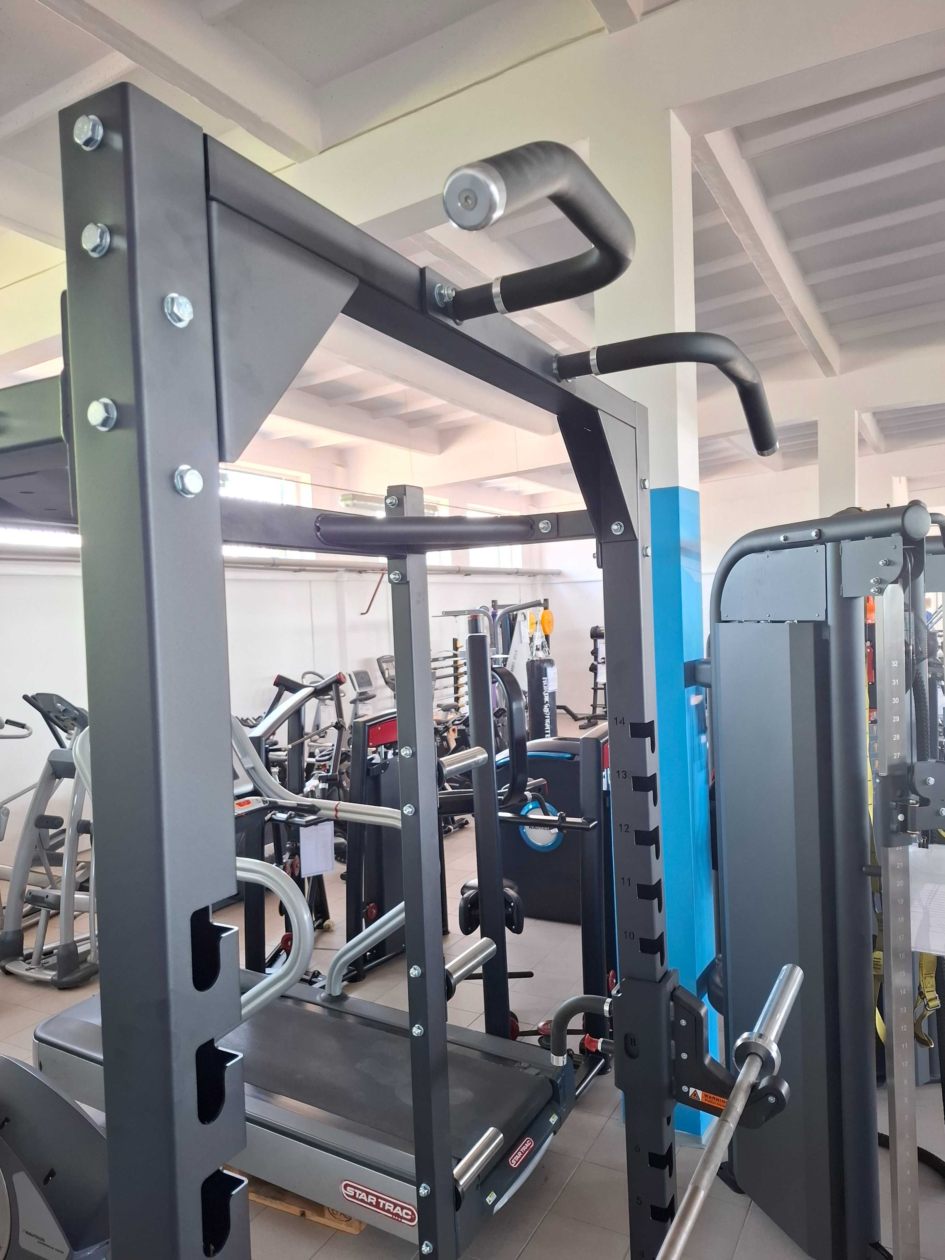 Klatka wielofunkcyjna Half Rack
