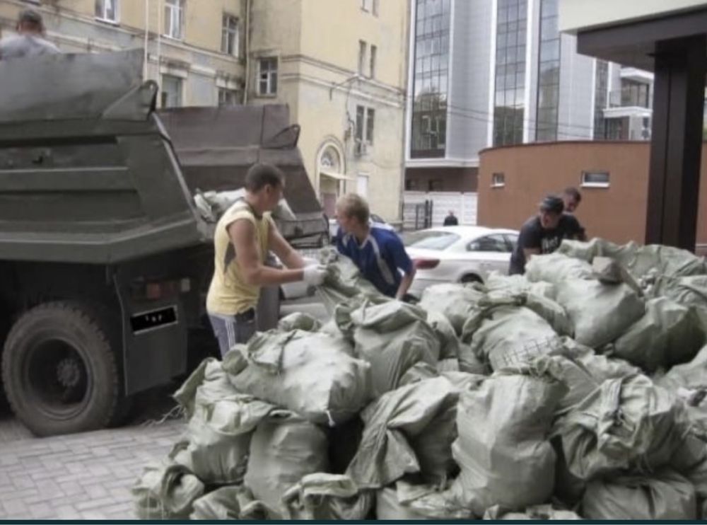 Вывоз мусора ,хлама, мебели, веток.  Грузчики Вивіз сміття