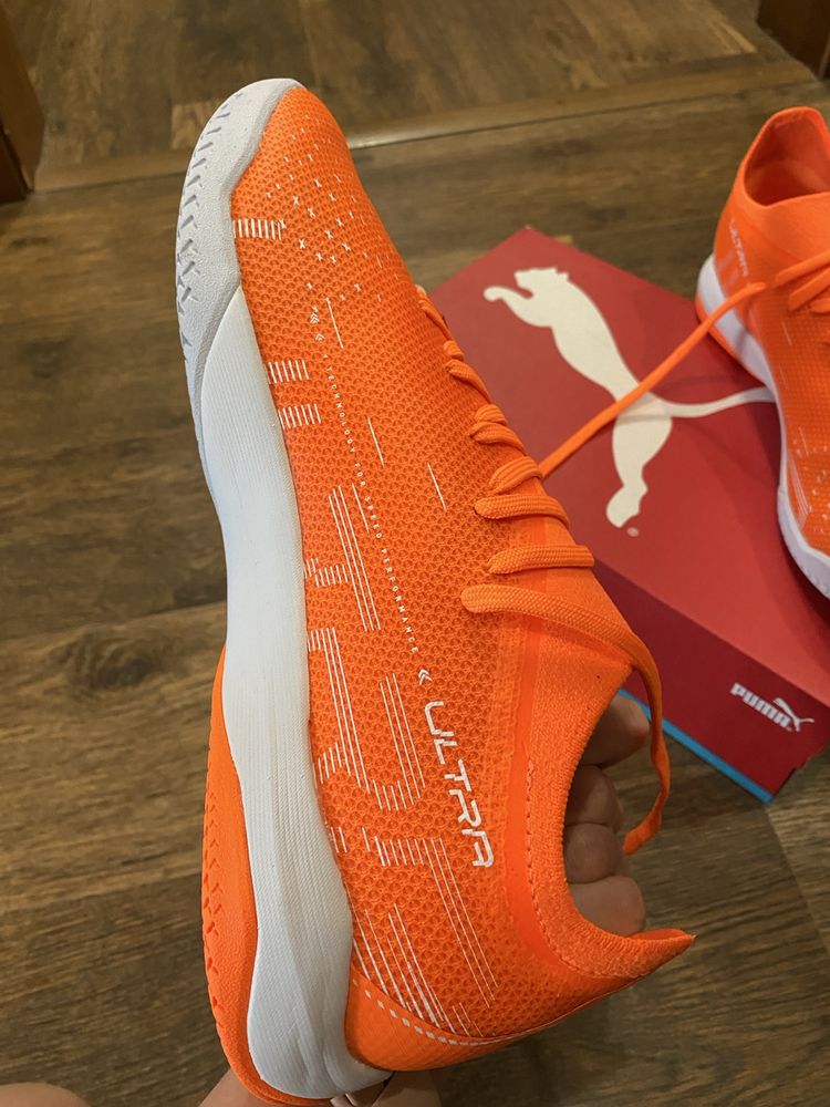 Нові футбольні кросівки Puma