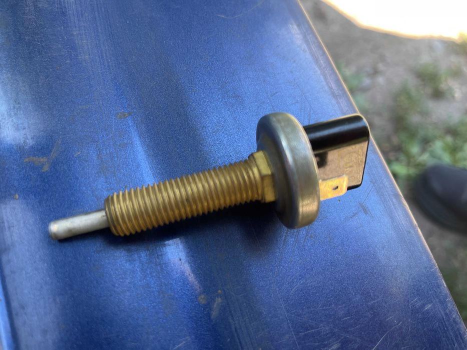 датчик стоп сигнала (лягушка)ваз 2101.2103.2106.2105 ссср