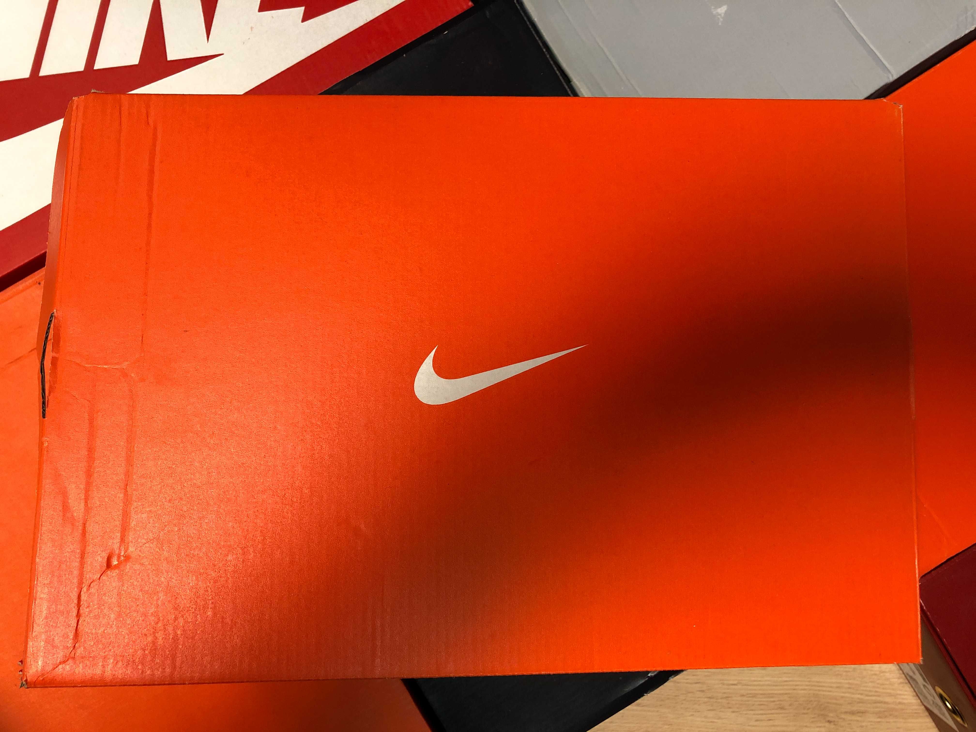 Кросівки Nike Air Monarch IV 415445-100