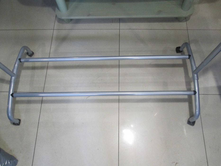 Sprzedam wieszak  - drążek stojący na ubrania.