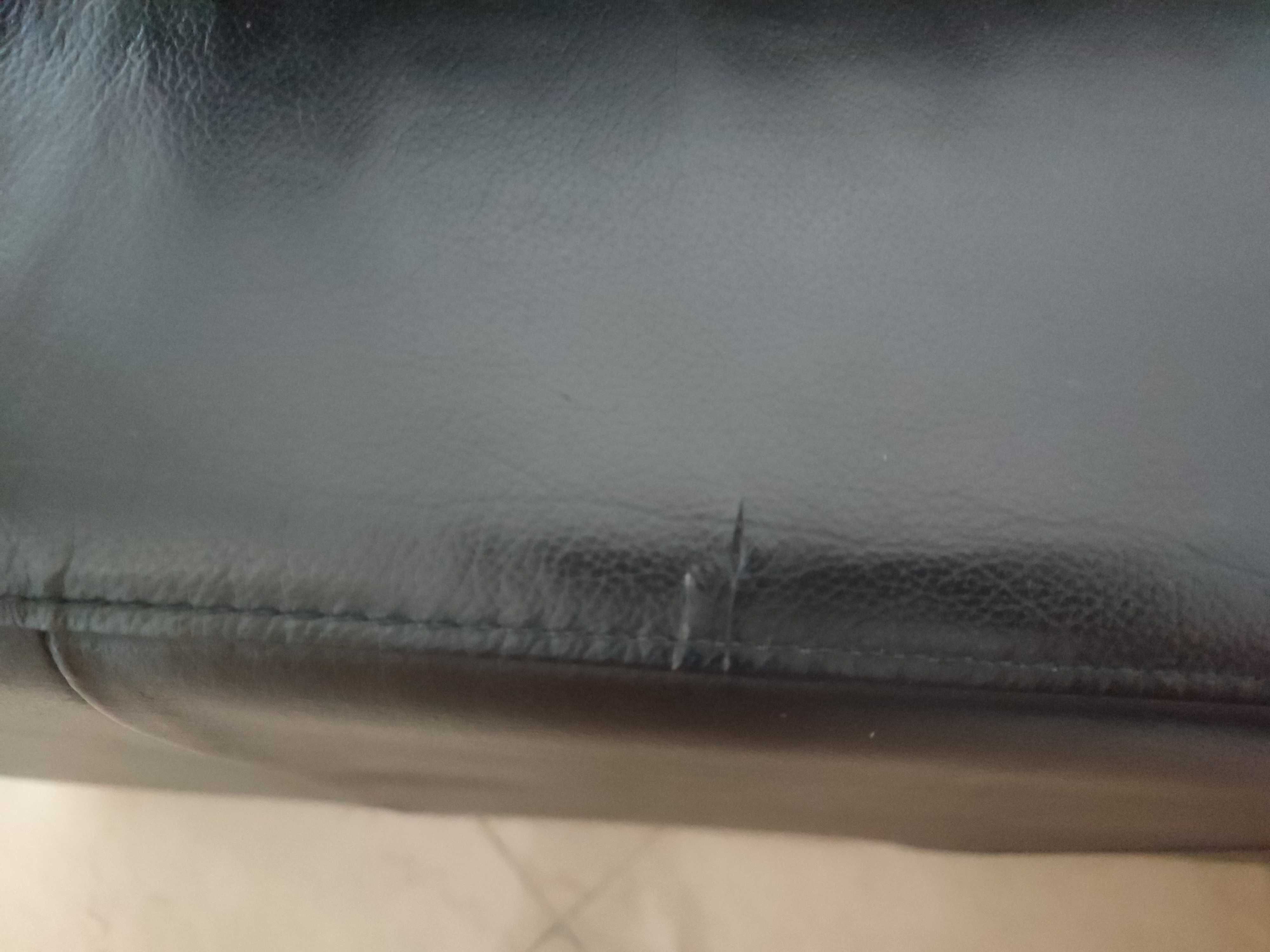 Sofá de pele com chaise longue