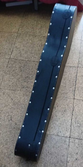 Violão com case para viagens
