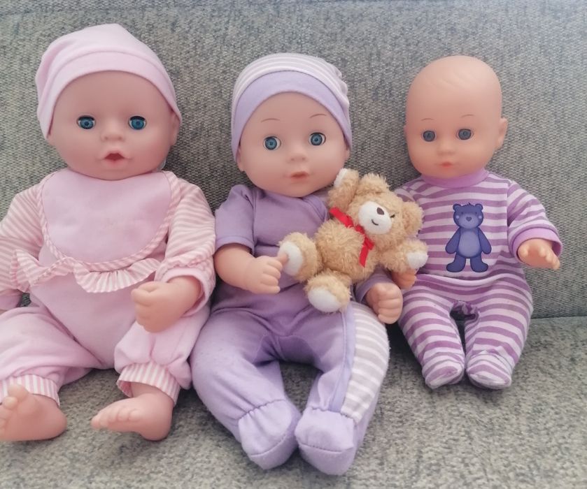 Sprzedam trzy lalki za 25 zł.