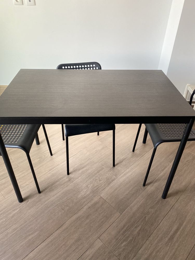 Mesa cozinha e quatro cadeiras