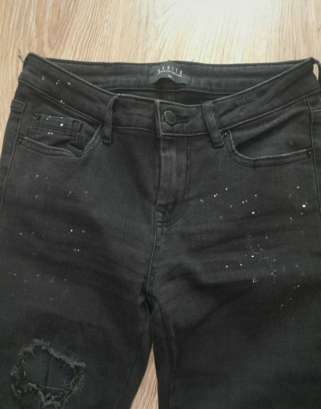 Modne czarne jeansy