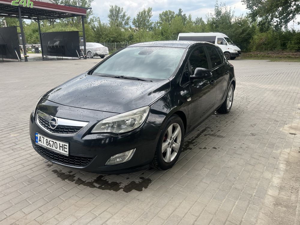Opel Astra J хетчбек