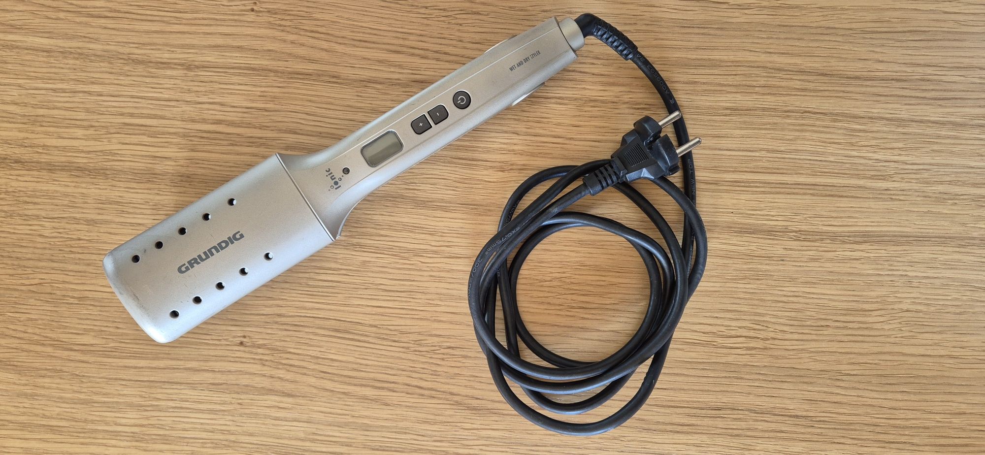 Prostownica GRUNDIG HS8630